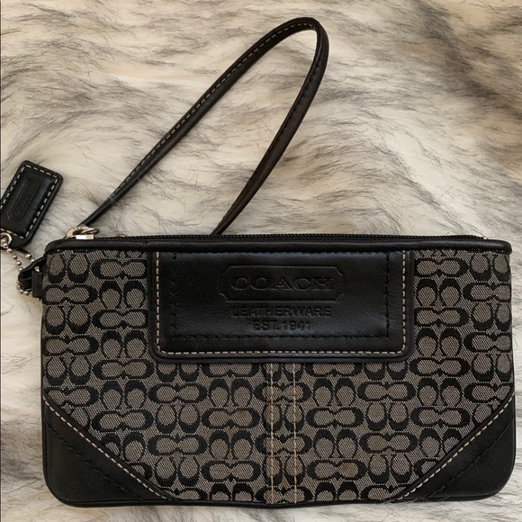 Coach Wristlet - Picture 1 of 8